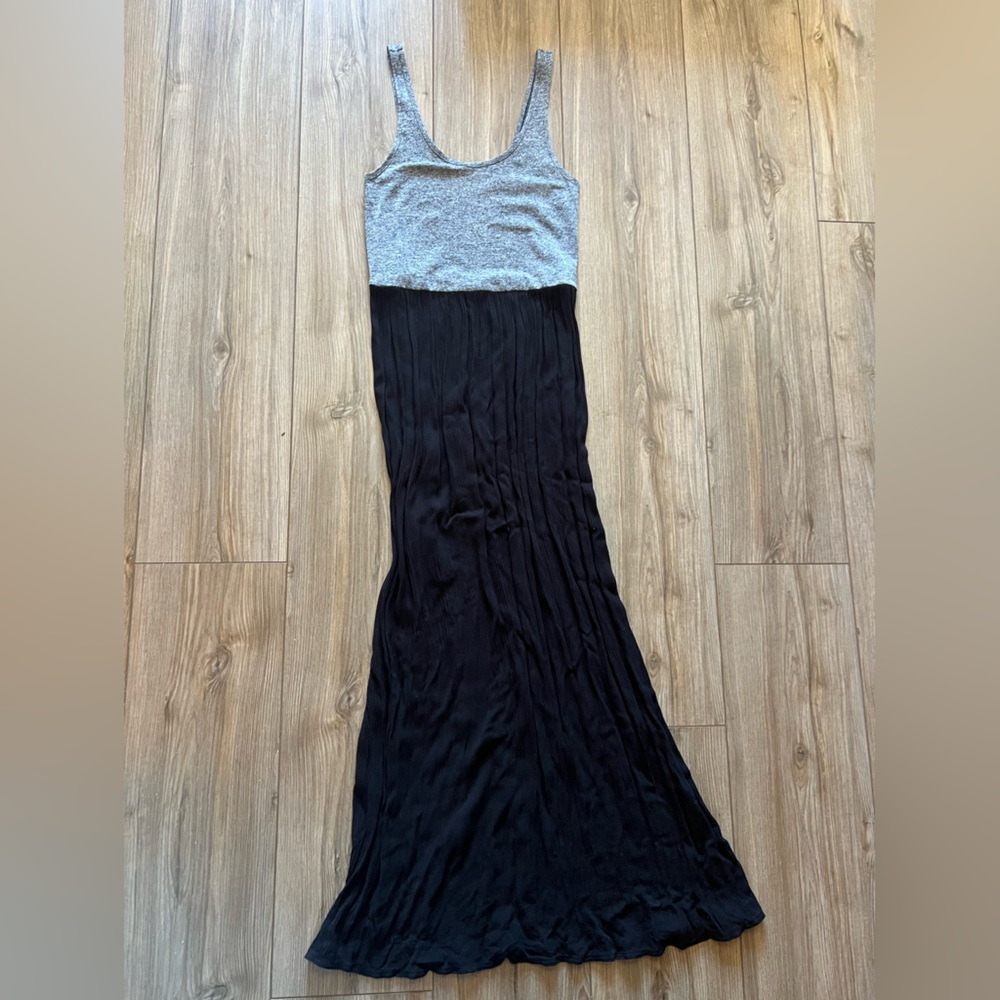 Lou & Grey Block Print Black Heather Grey Maxi Dress
Size XS/S
Comfy casual